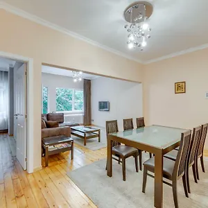 Central Apartment Appartamento